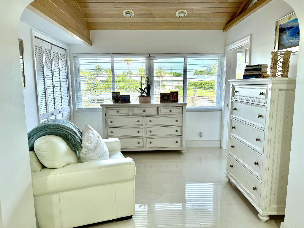 4011 NE 27th Terrace