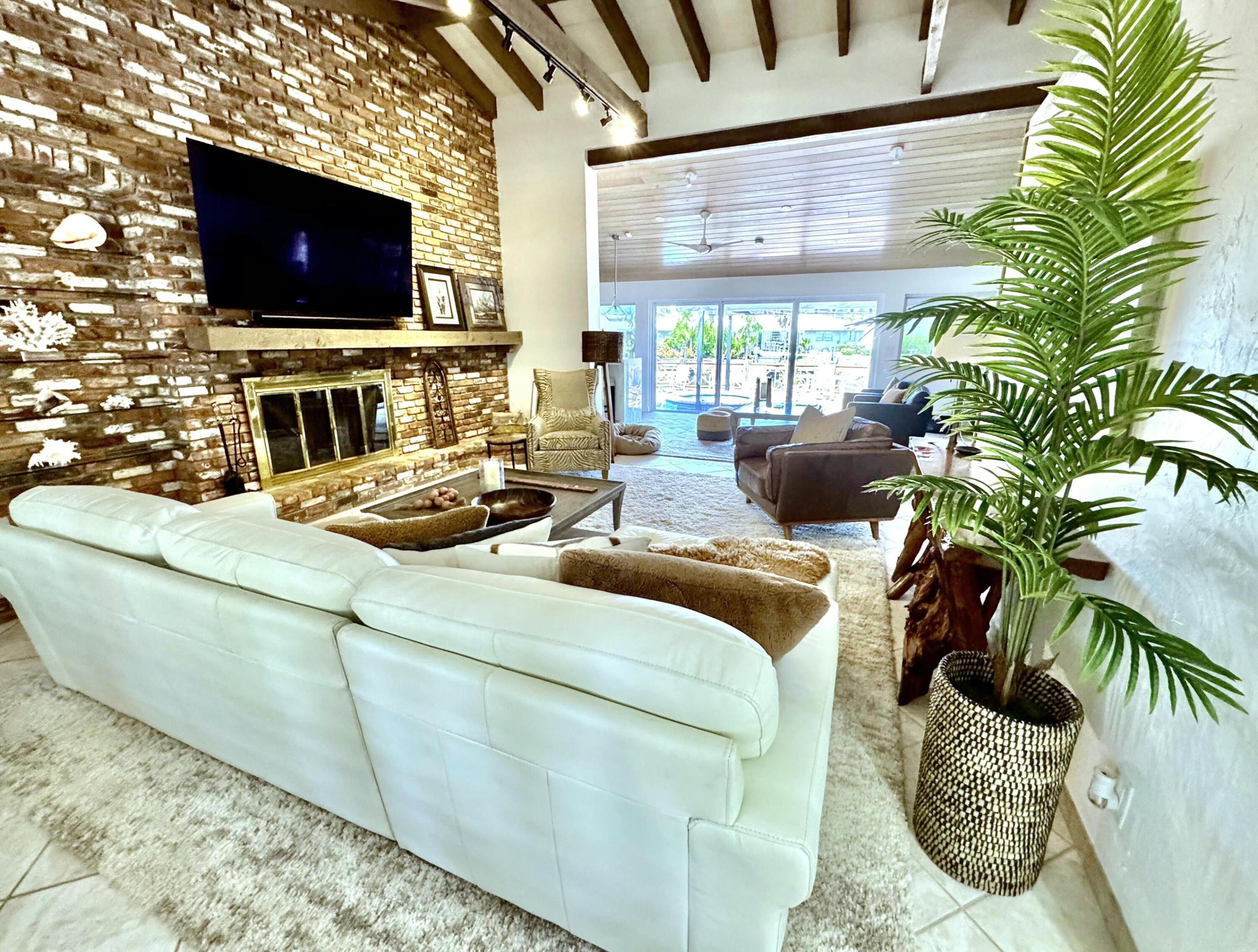 4011 NE 27th Terrace