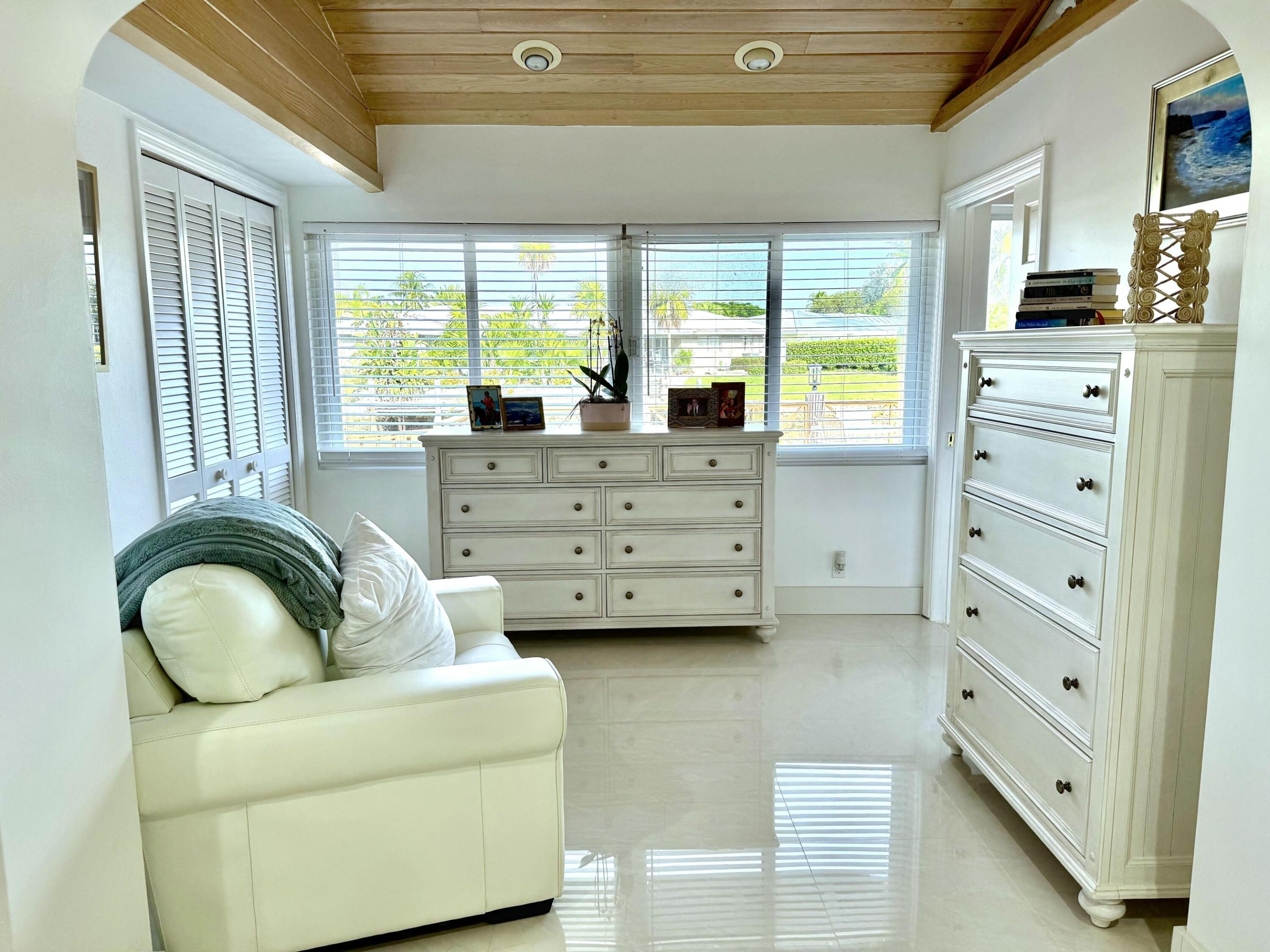 4011 NE 27th Terrace