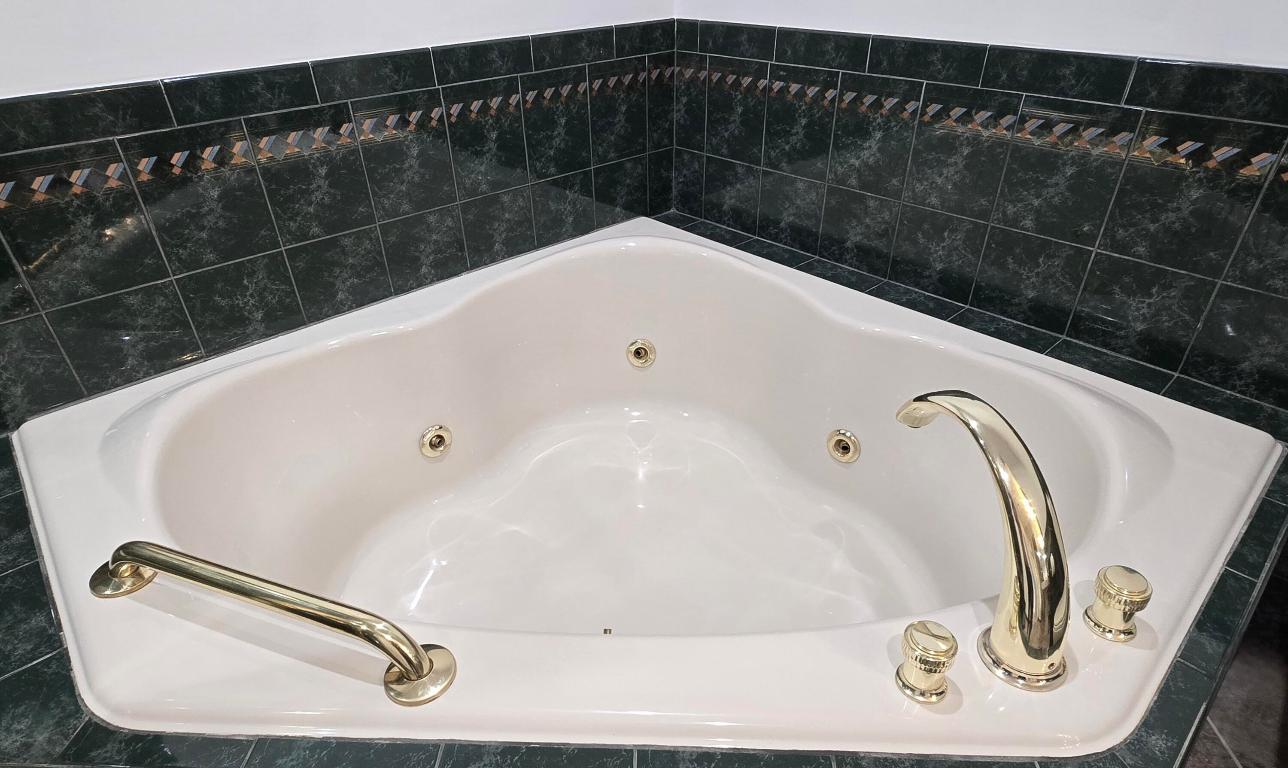 4011 NE 27th Terrace