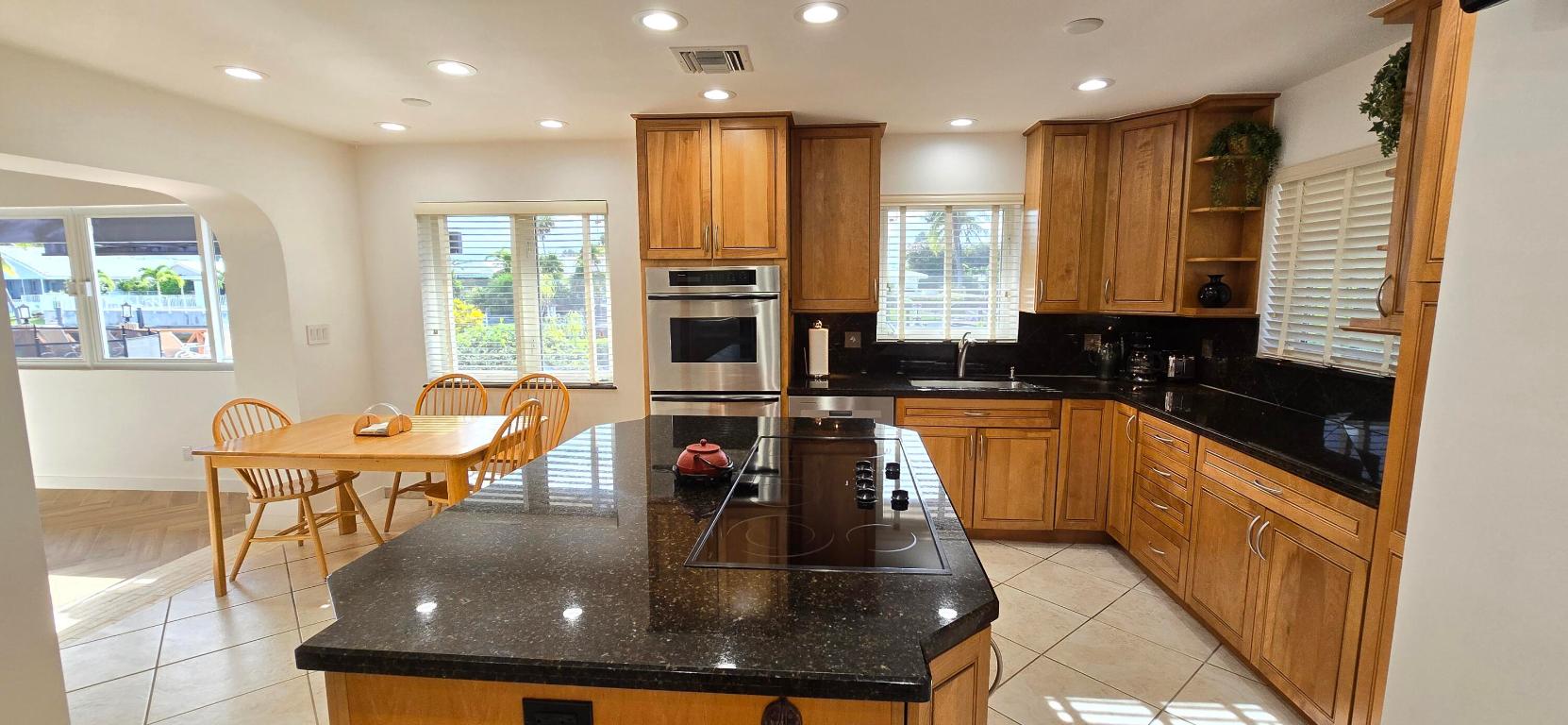 4011 NE 27th Terrace