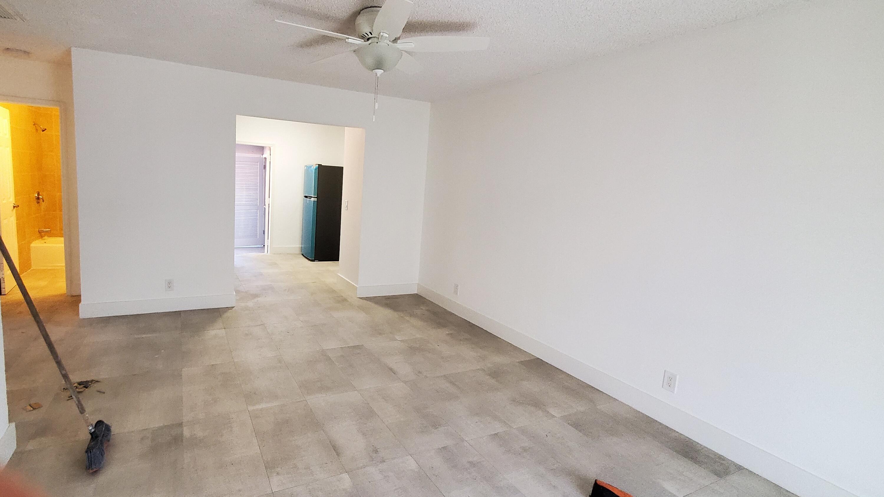 2876 N Dixie Highway