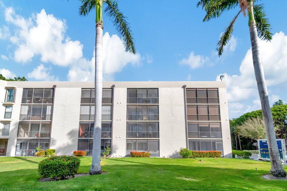 555 Banyan Tree Lane 302