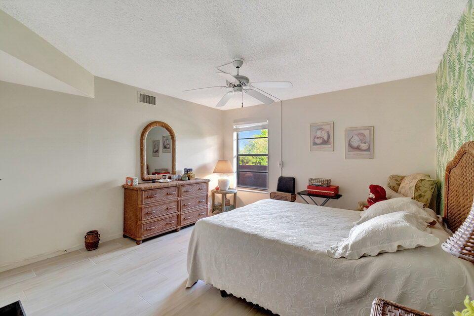 555 Banyan Tree Lane 302