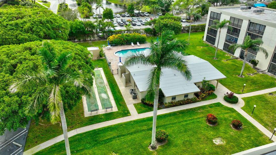 555 Banyan Tree Lane 302