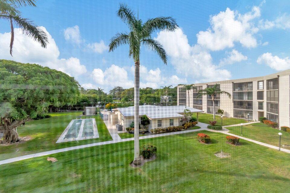 555 Banyan Tree Lane 302