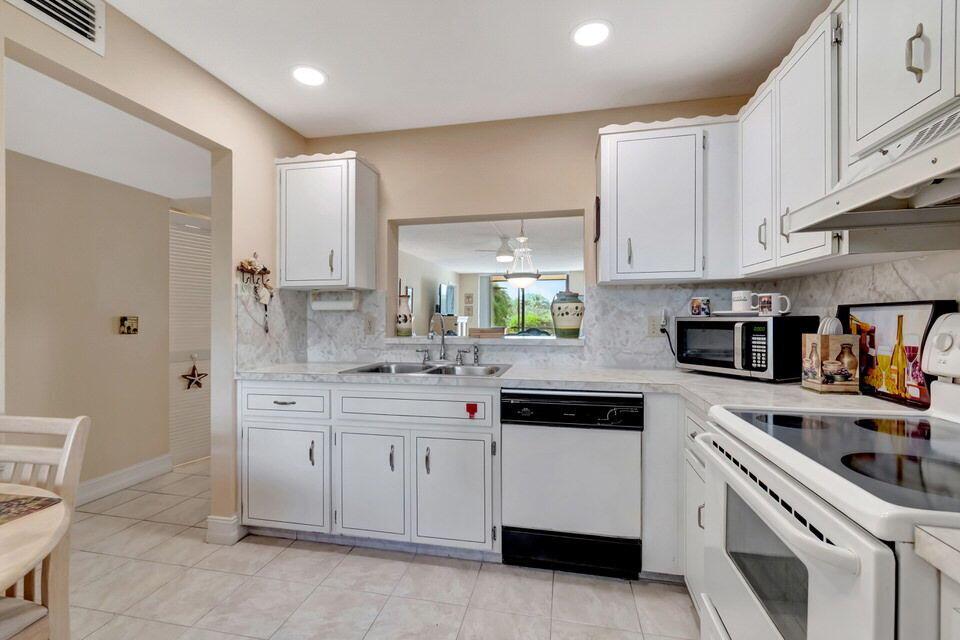 555 Banyan Tree Lane 302