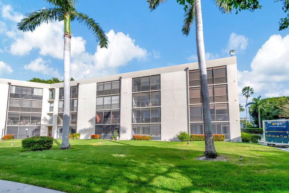 555 Banyan Tree Lane 302