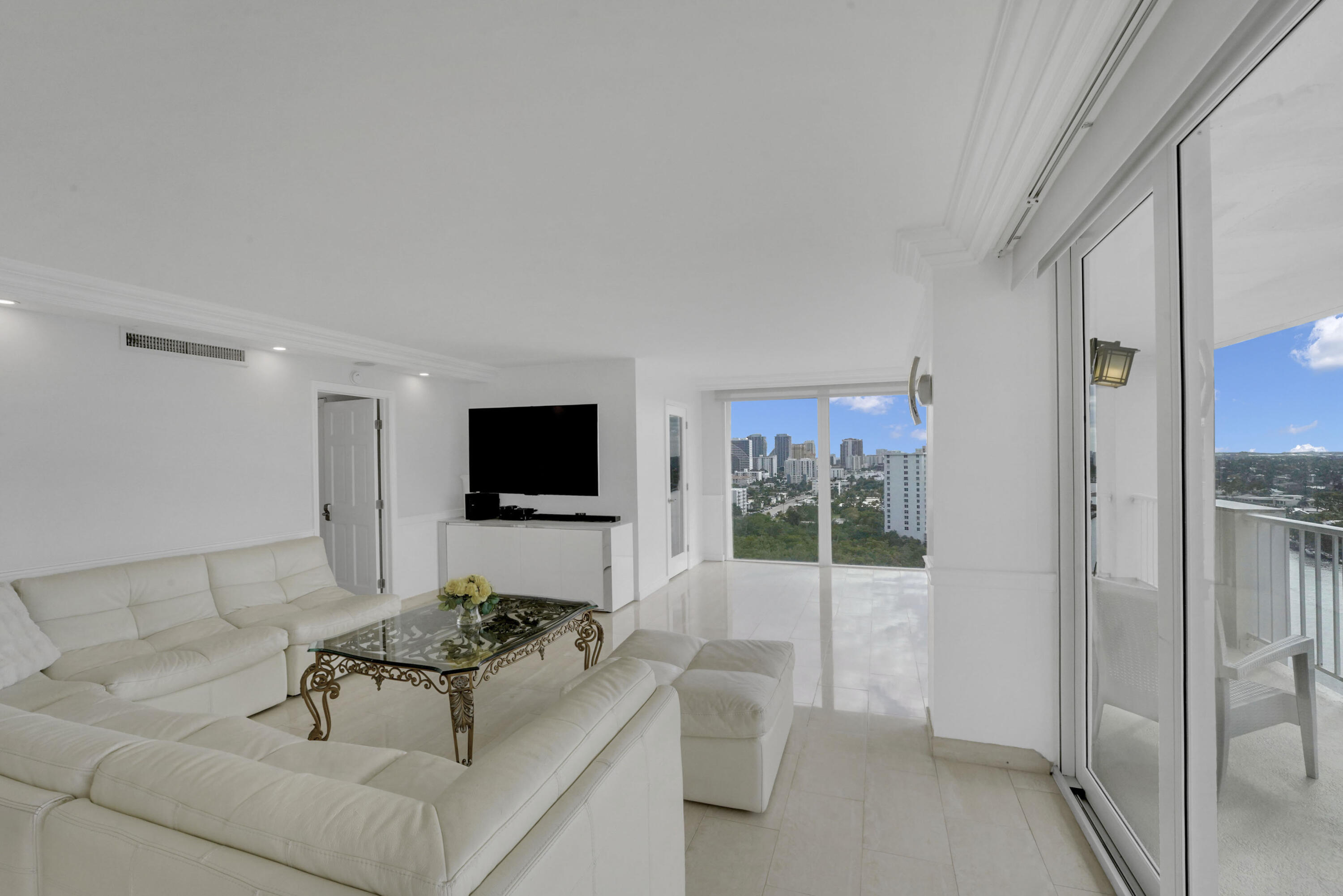 2800 E Sunrise Boulevard 19a