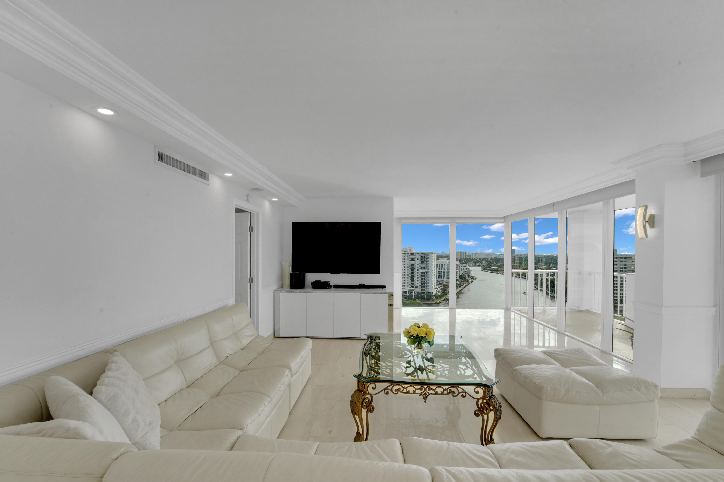 2800 E Sunrise Boulevard 19a