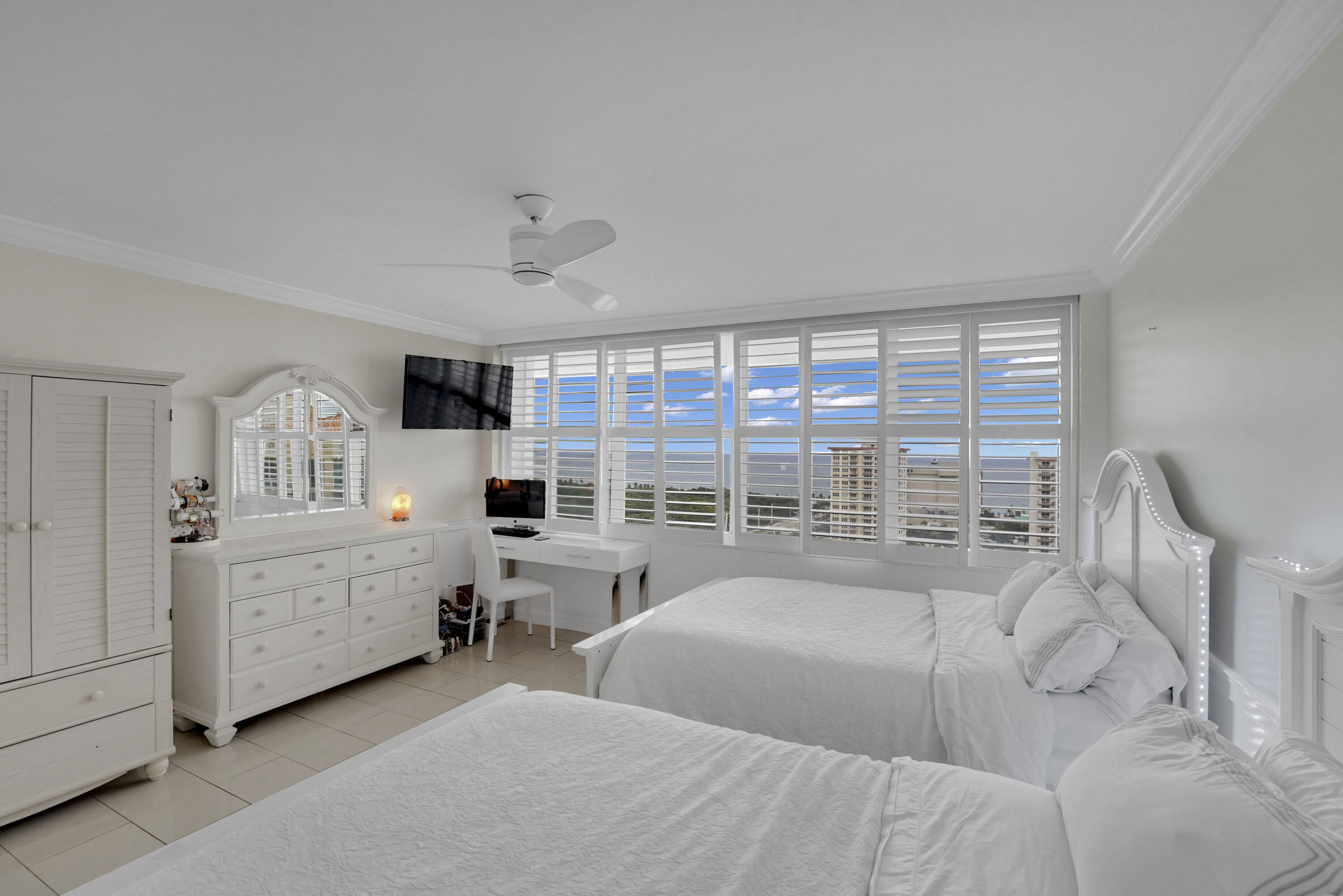 2800 E Sunrise Boulevard 19a