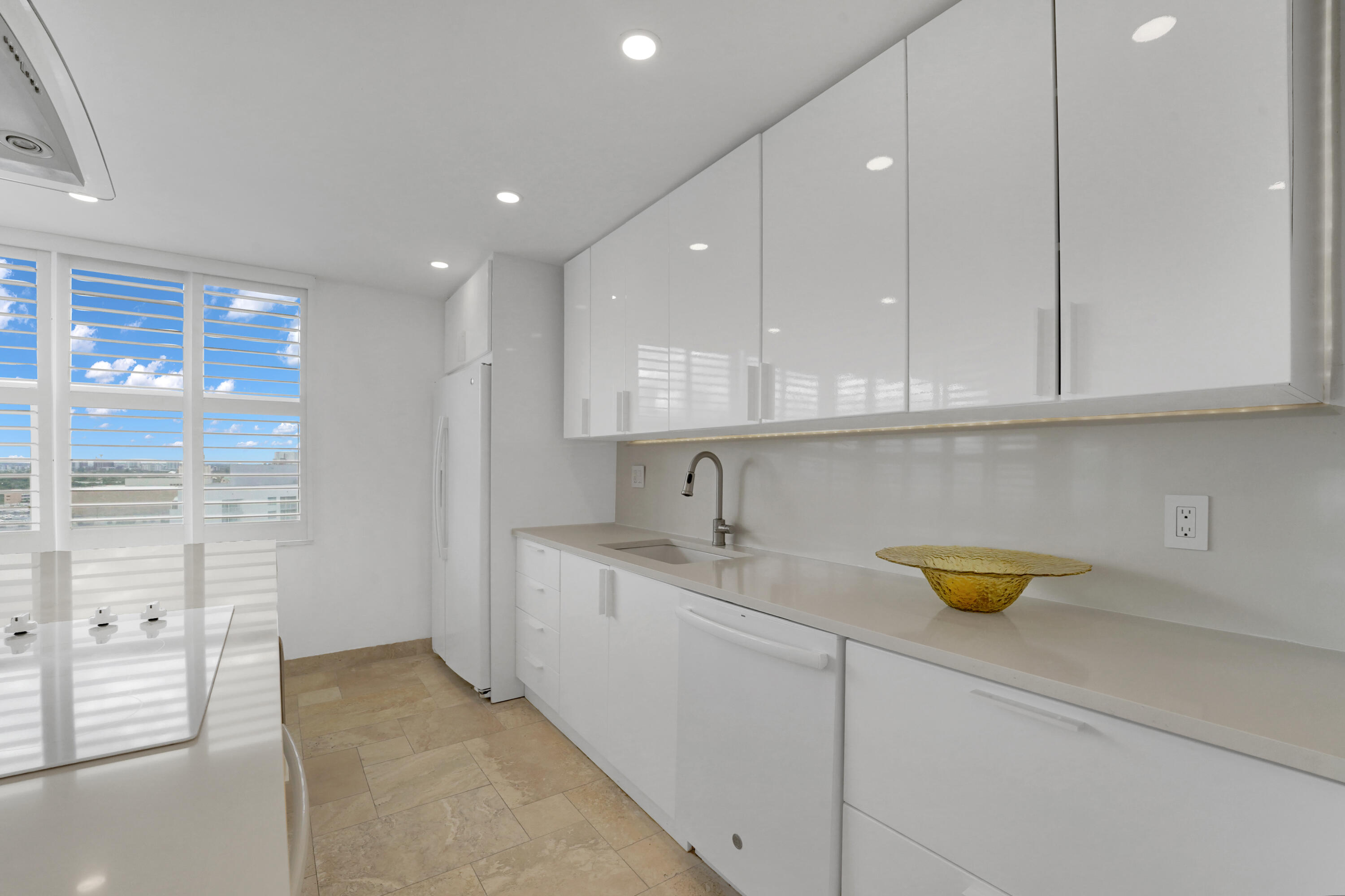 2800 E Sunrise Boulevard 19a