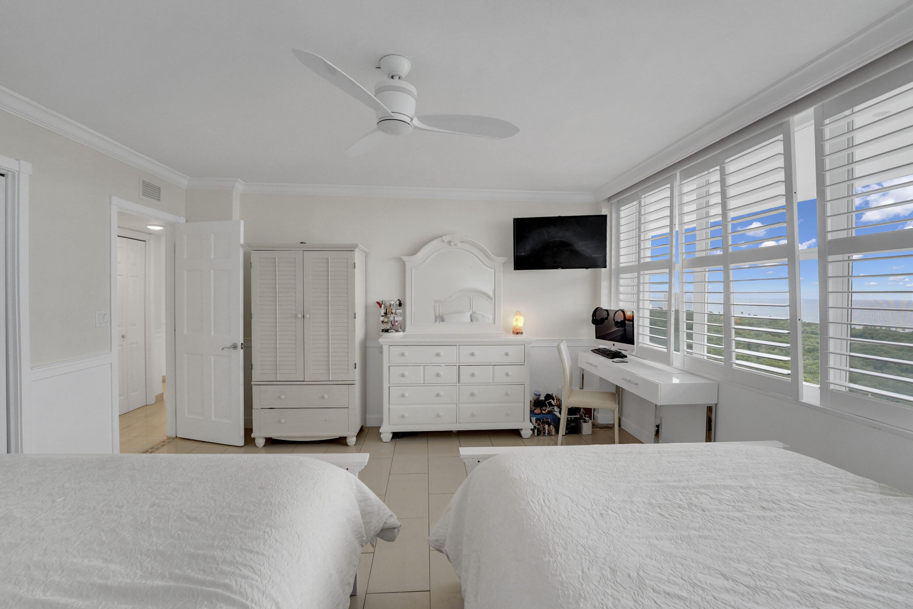 2800 E Sunrise Boulevard 19a