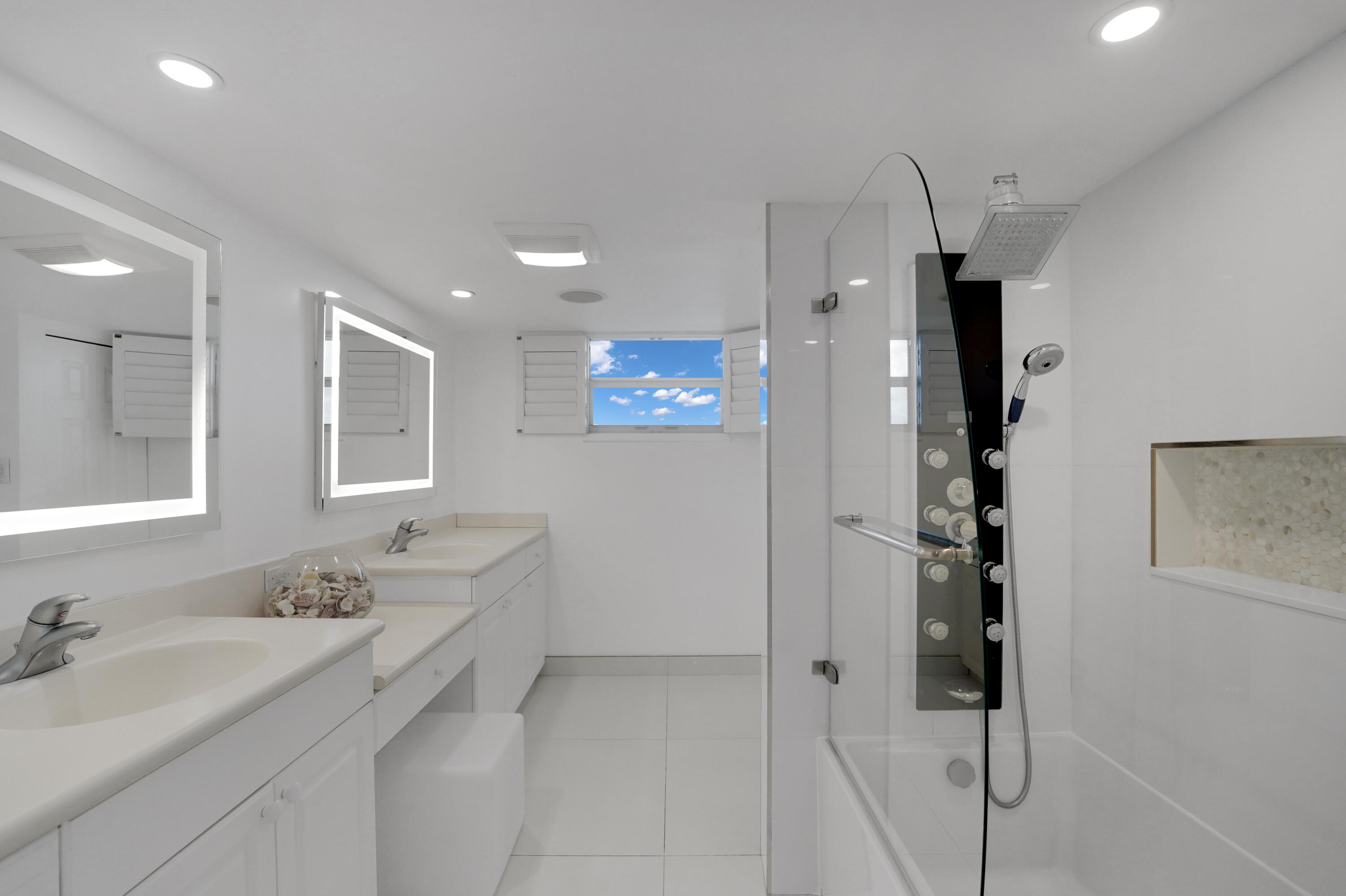 2800 E Sunrise Boulevard 19a