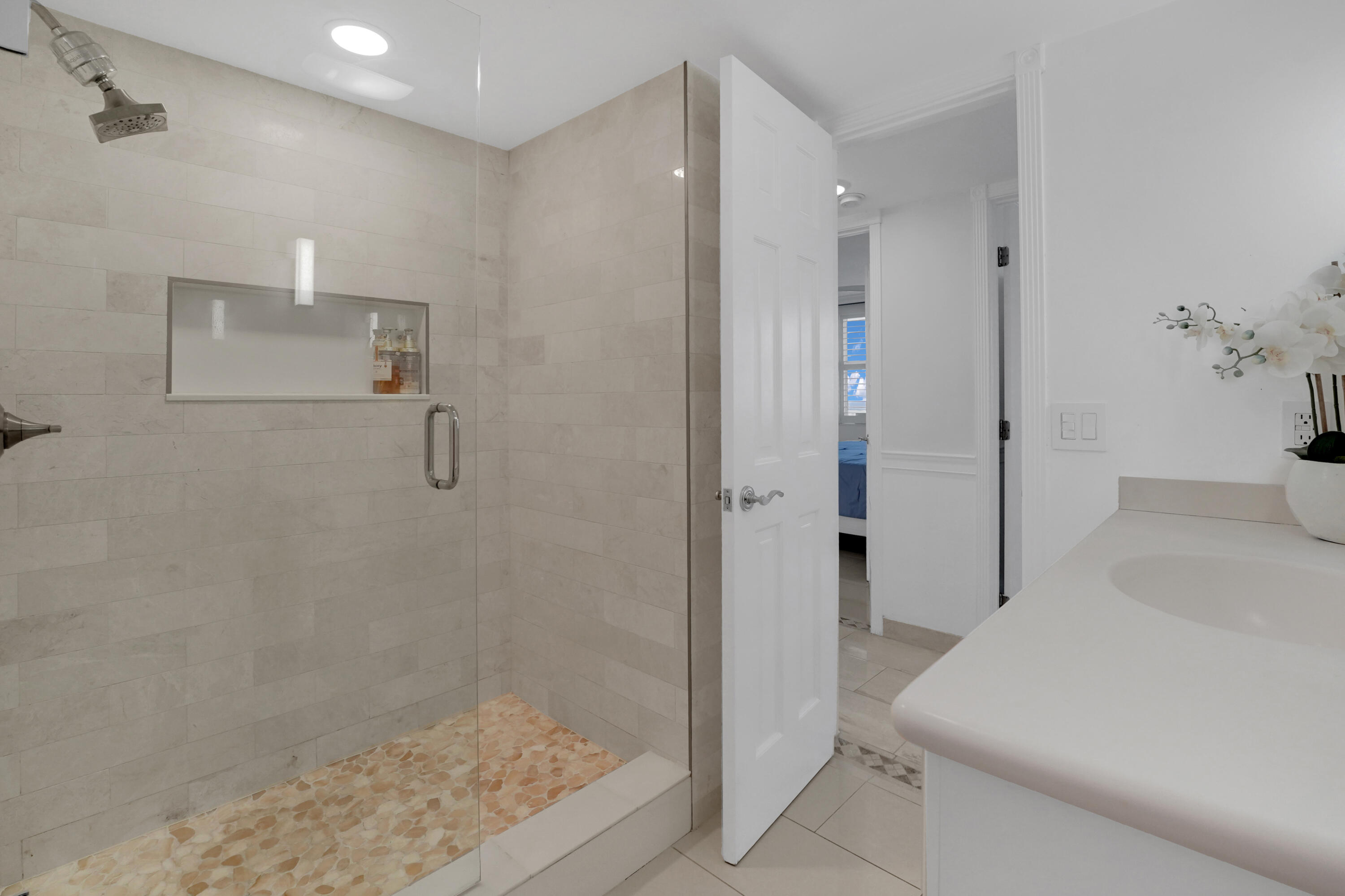 2800 E Sunrise Boulevard 19a