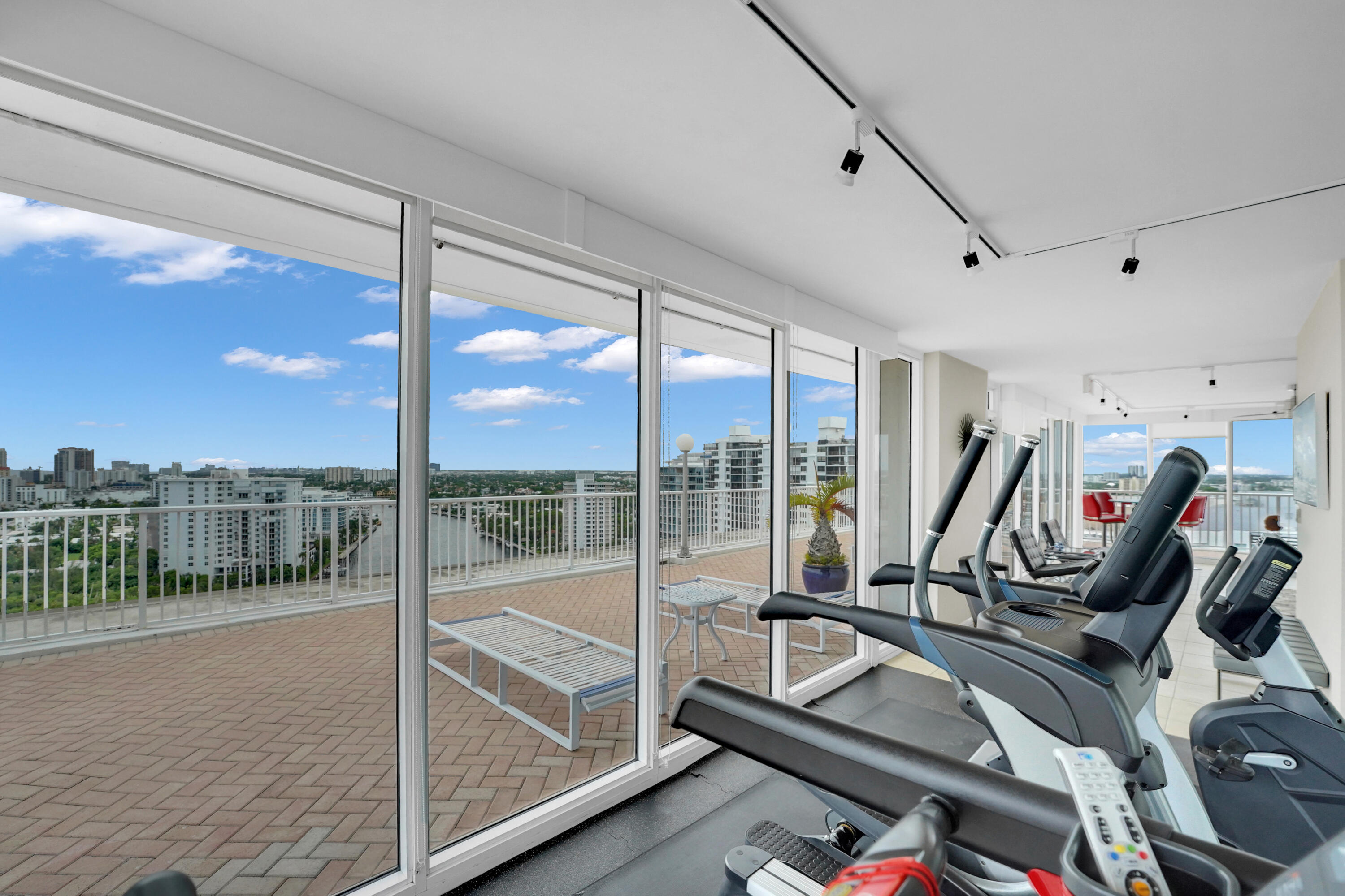 2800 E Sunrise Boulevard 19a