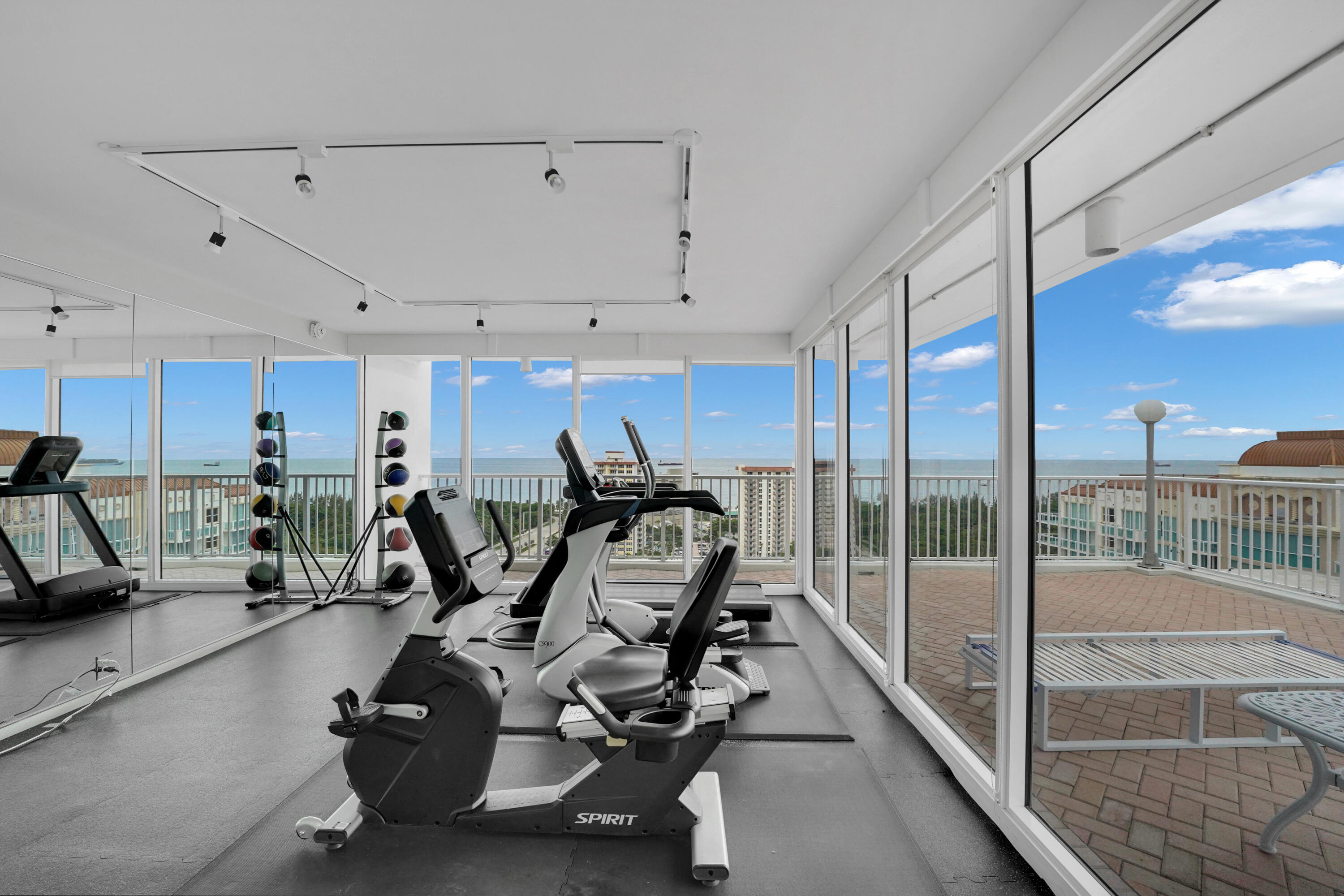 2800 E Sunrise Boulevard 19a