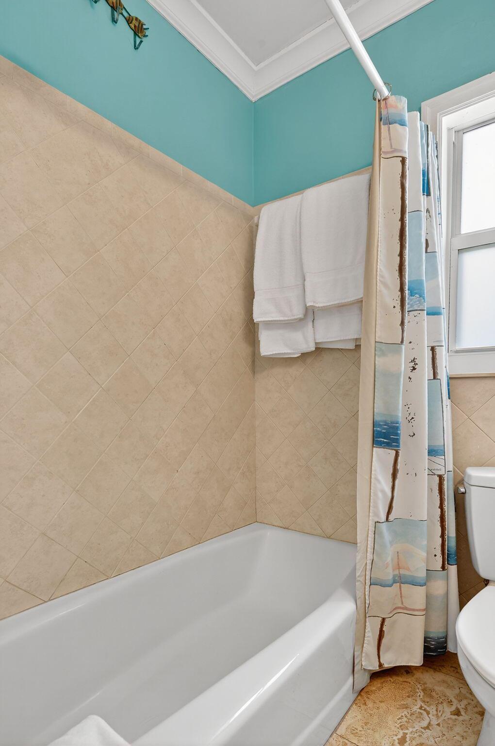 1225 Hillsboro Mile B2