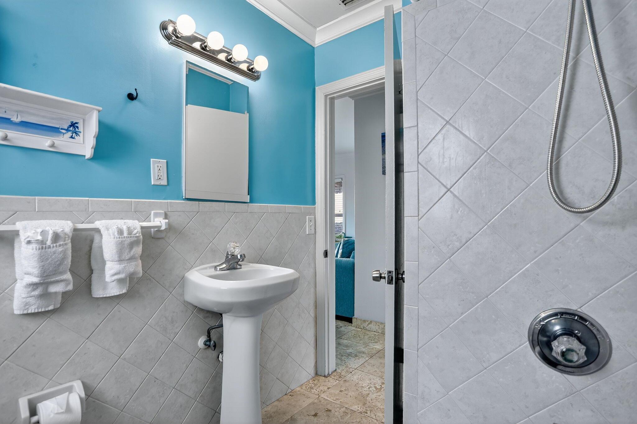 1225 Hillsboro Mile B2