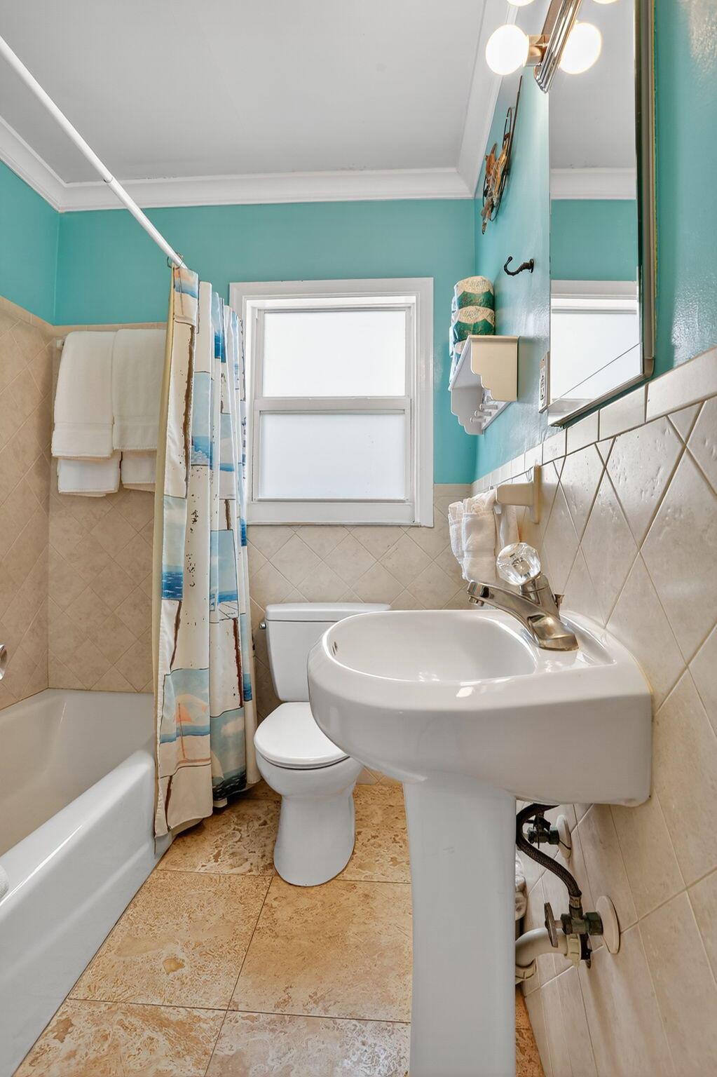 1225 Hillsboro Mile B2