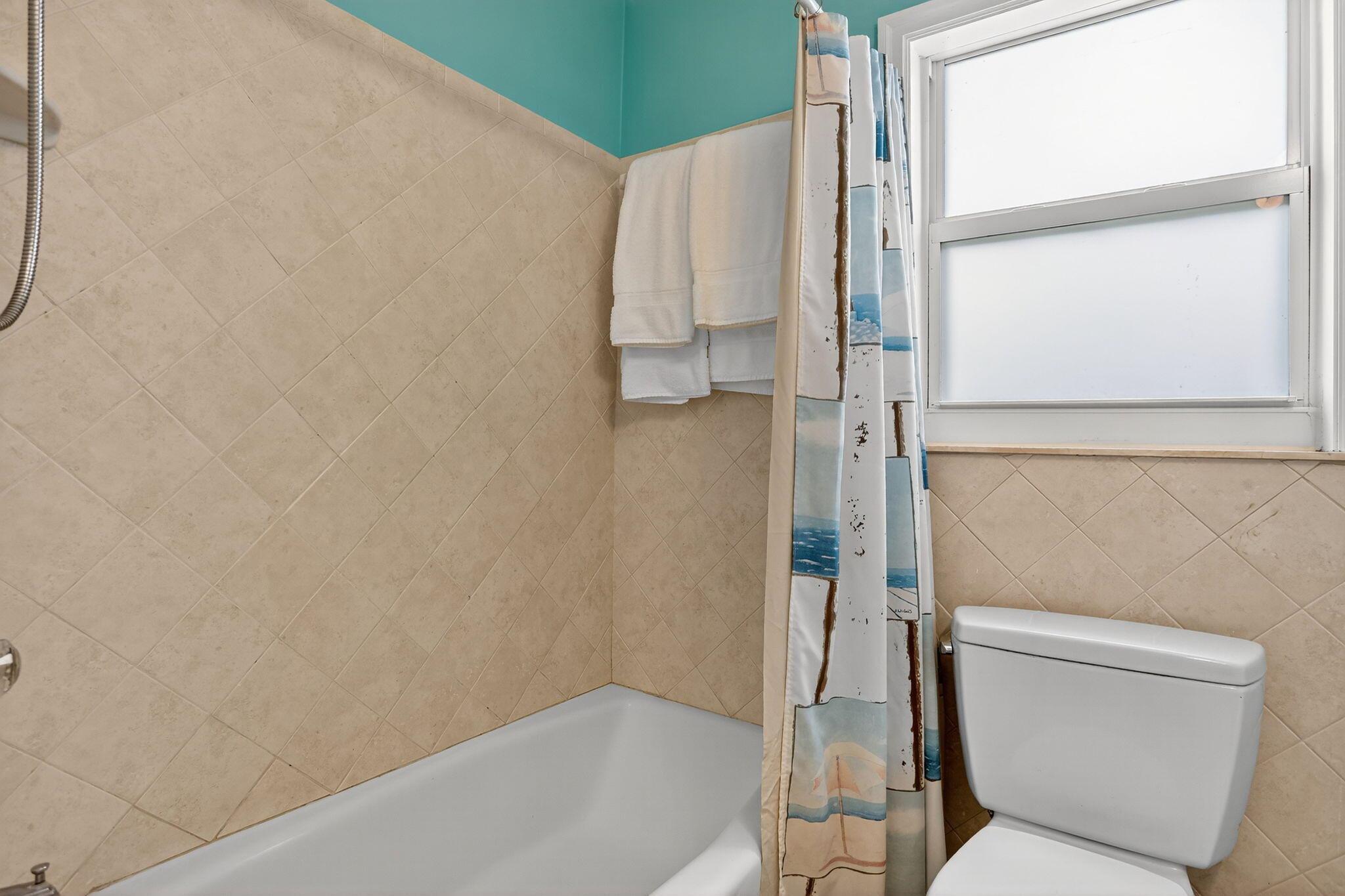 1225 Hillsboro Mile B2