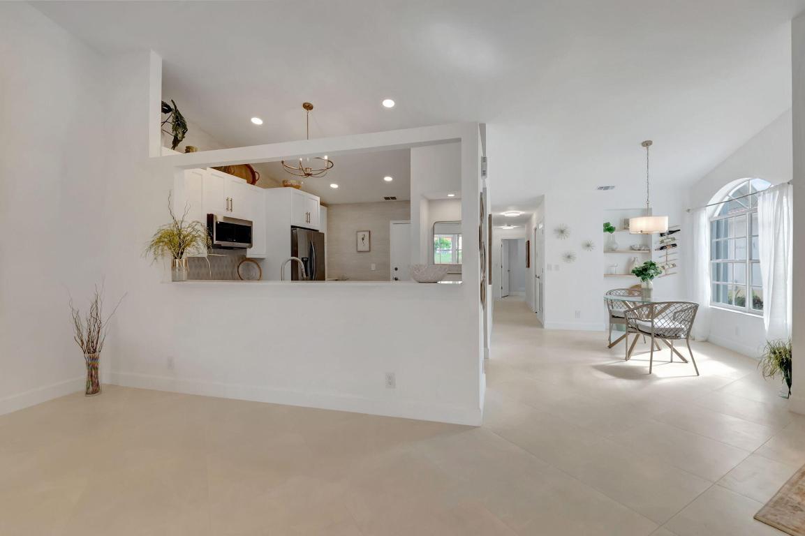 15465 Lake Magnolia Place