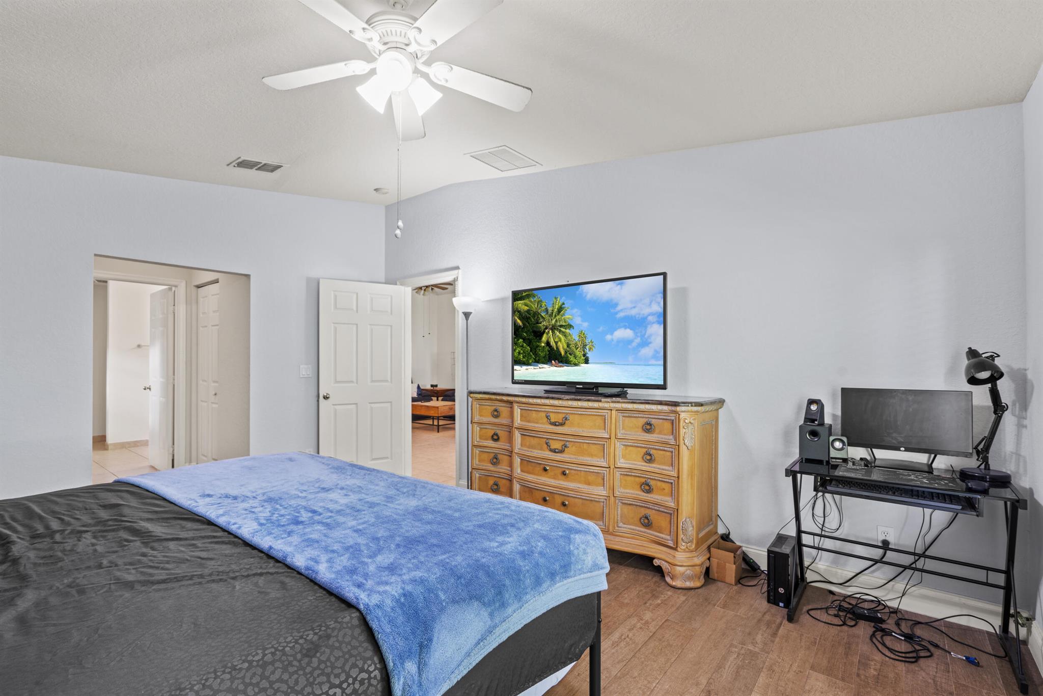 2064 SW Newport Isles Boulevard