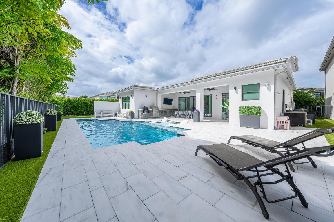 8652 Dream Falls Street