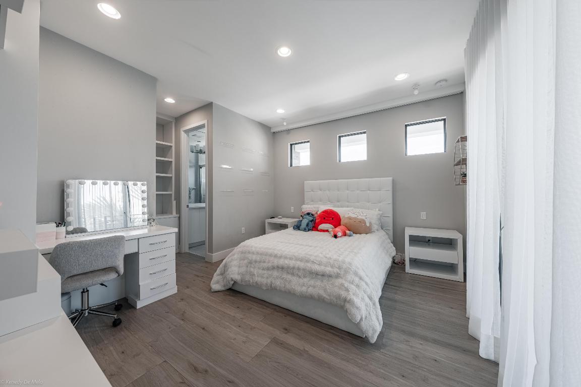 8652 Dream Falls Street