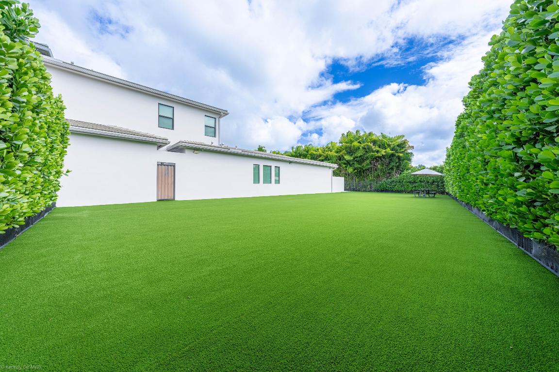 8652 Dream Falls Street