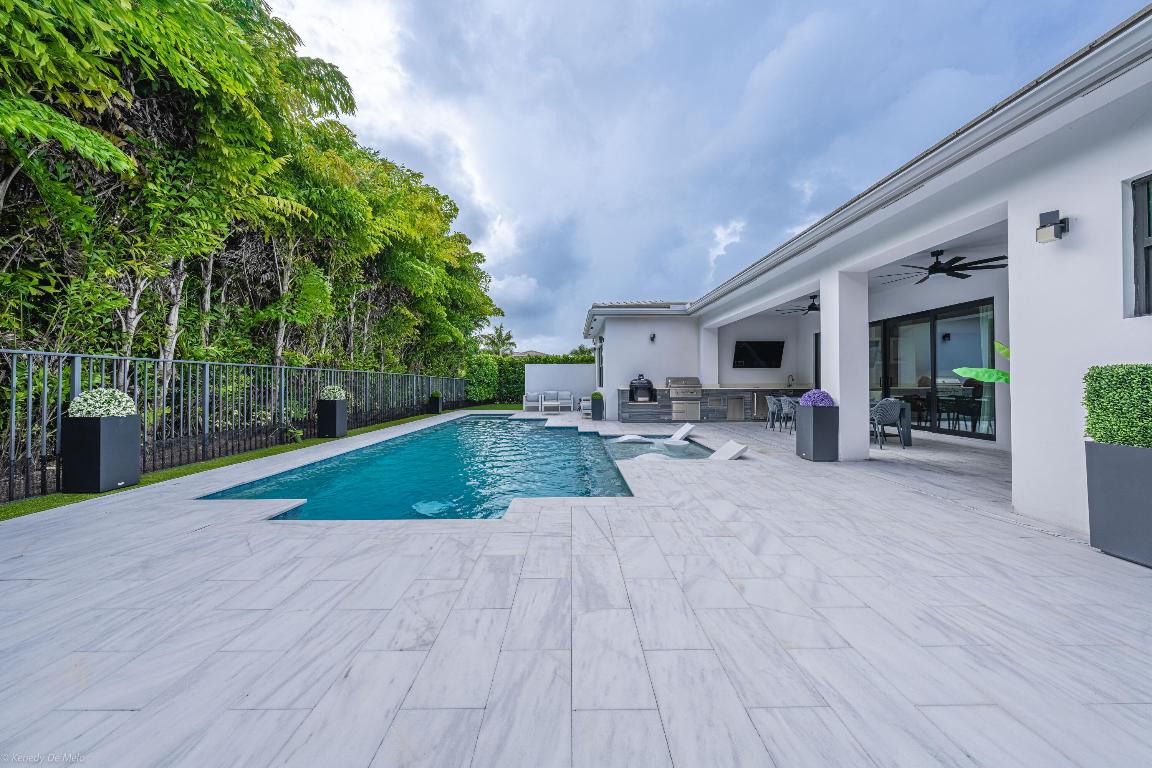 8652 Dream Falls Street