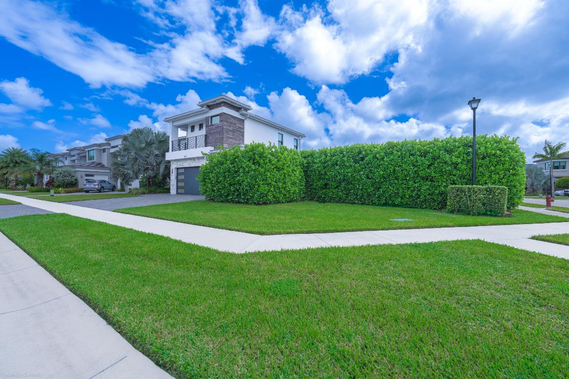 8652 Dream Falls Street