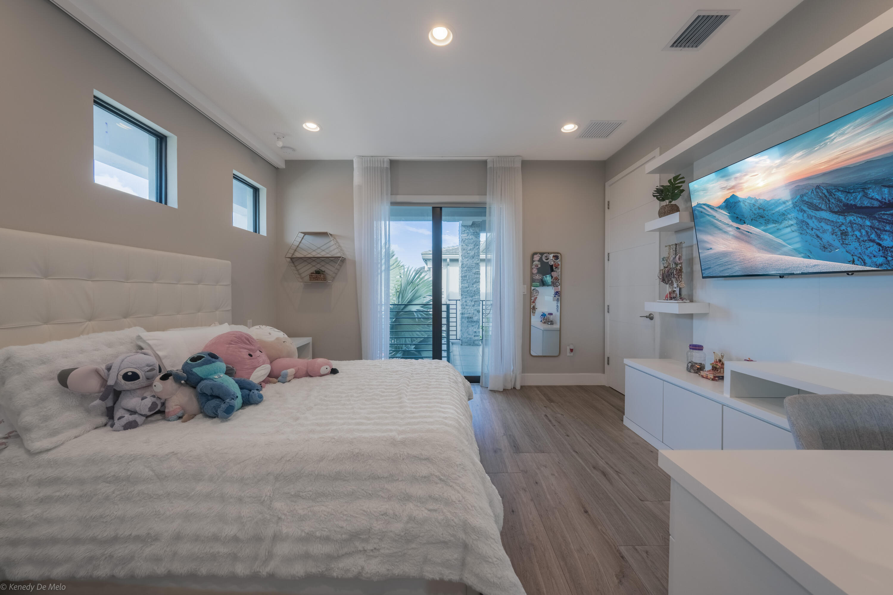 8652 Dream Falls Street