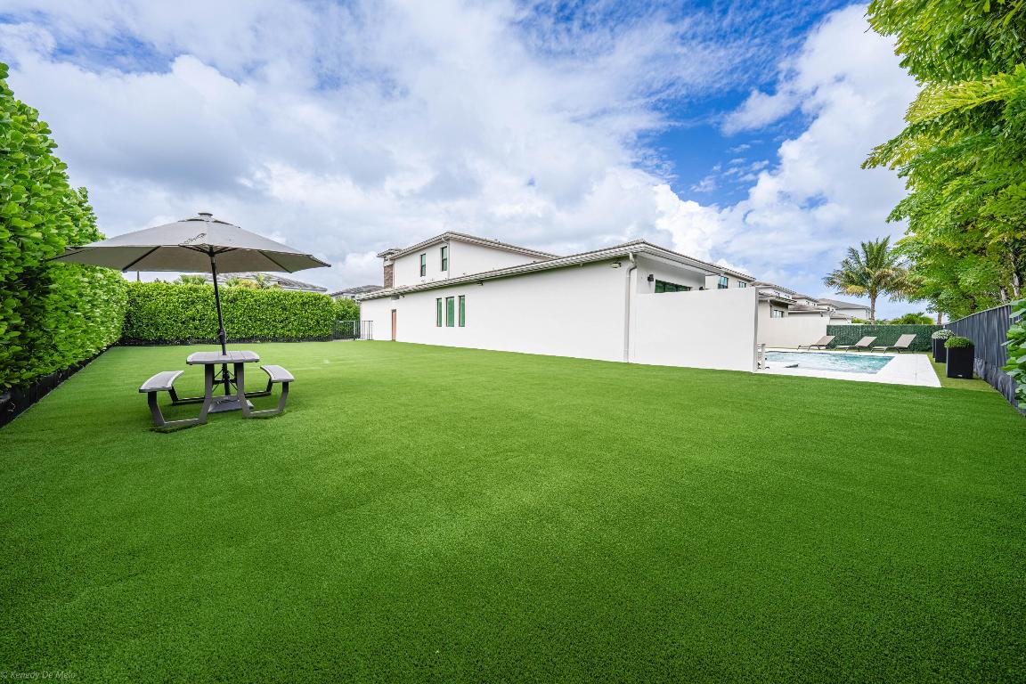 8652 Dream Falls Street