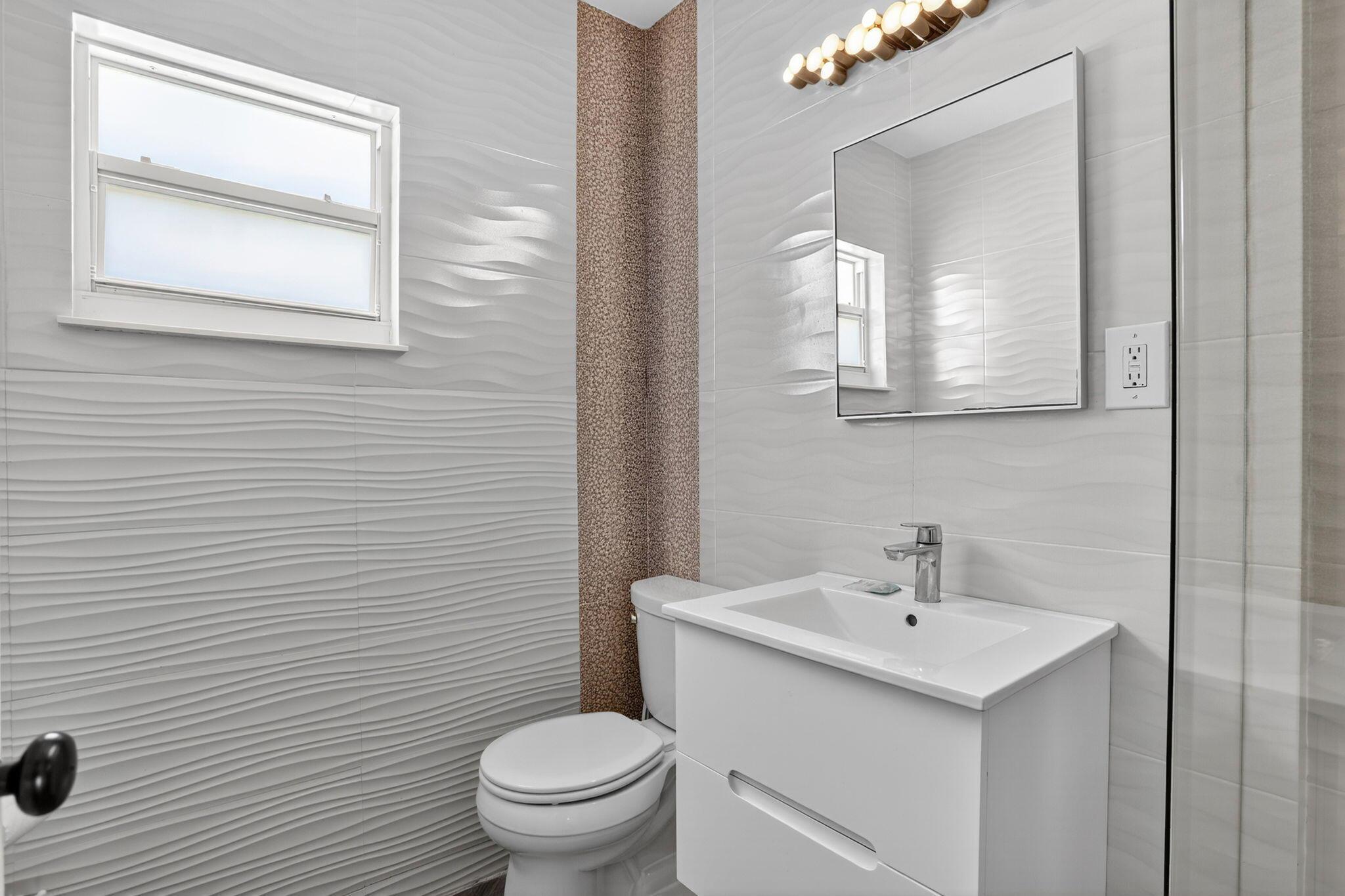 1225 Hillsboro Mile N2