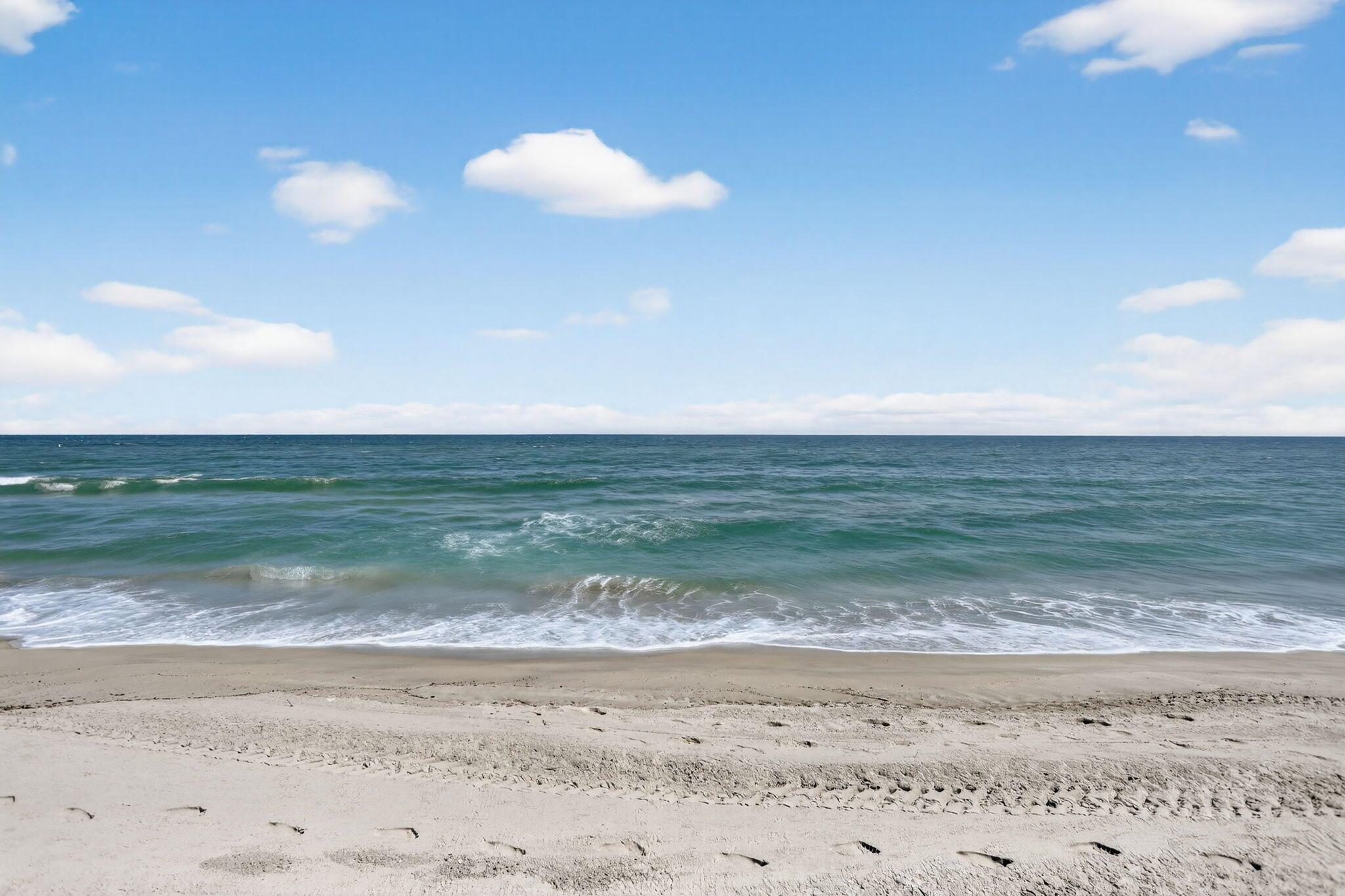 1225 Hillsboro Mile N2