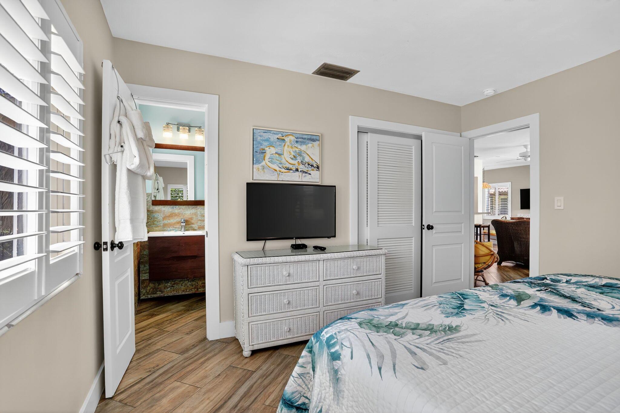 1225 Hillsboro Mile N2