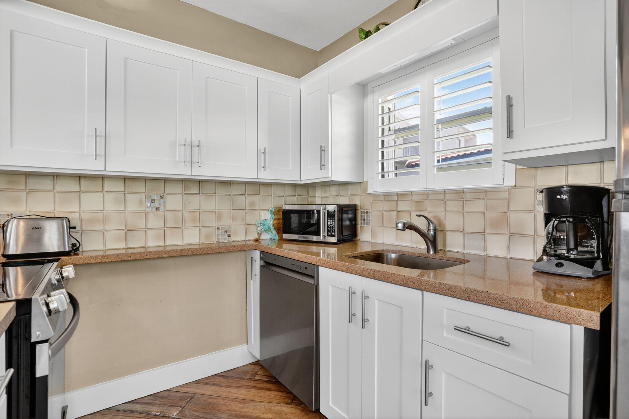 1225 Hillsboro Mile N2