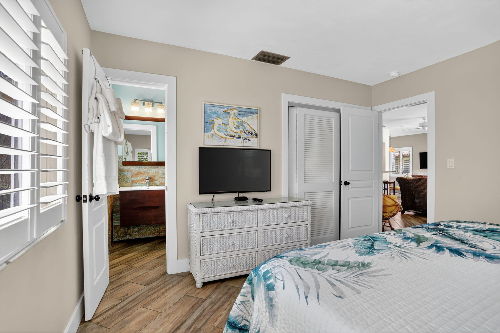 1225 Hillsboro Mile N2