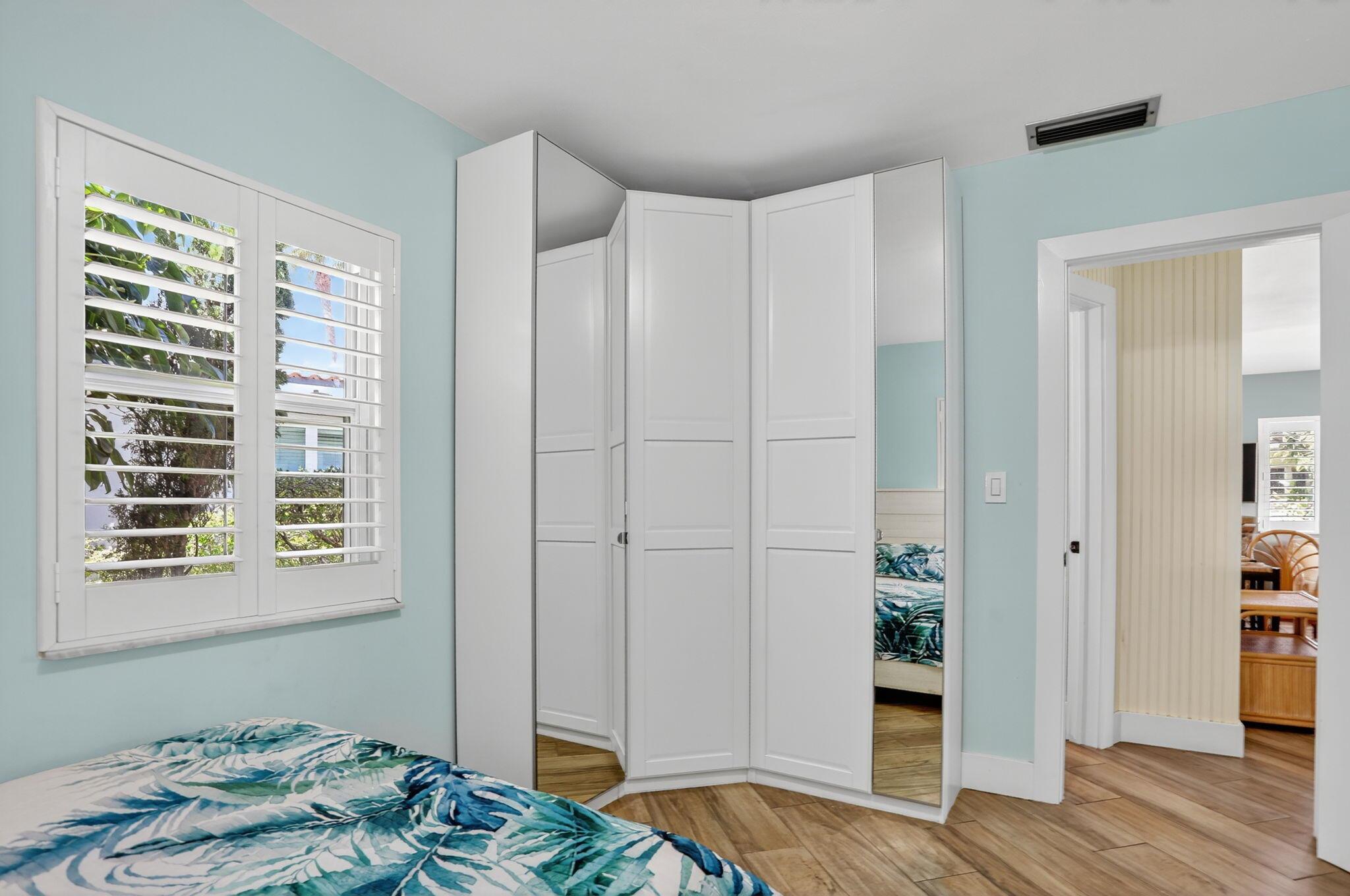 1225 Hillsboro Mile N2