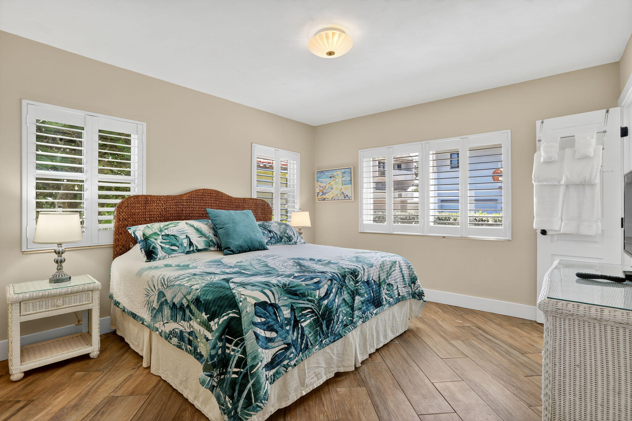 1225 Hillsboro Mile N2