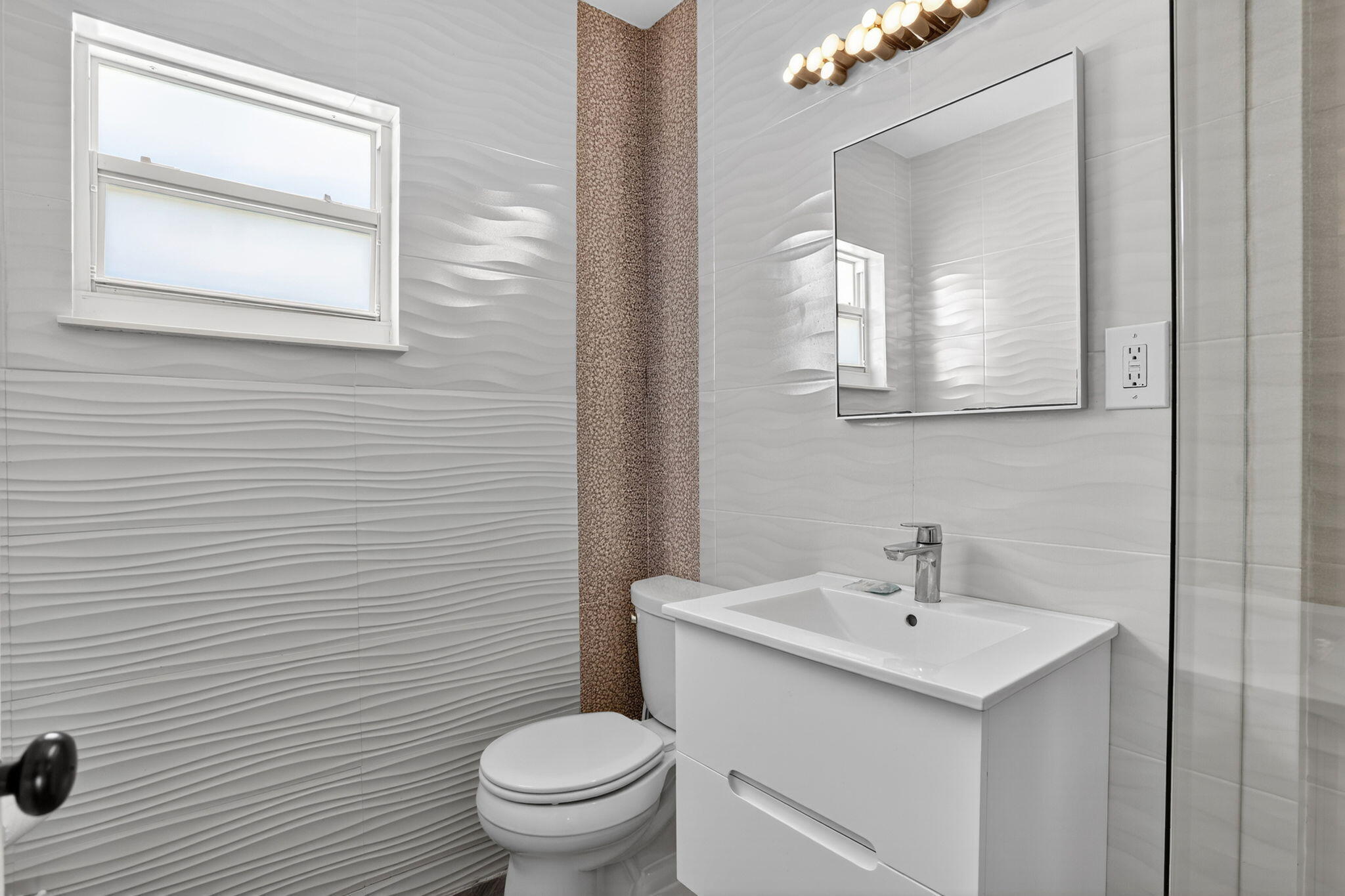 1225 Hillsboro Mile N2