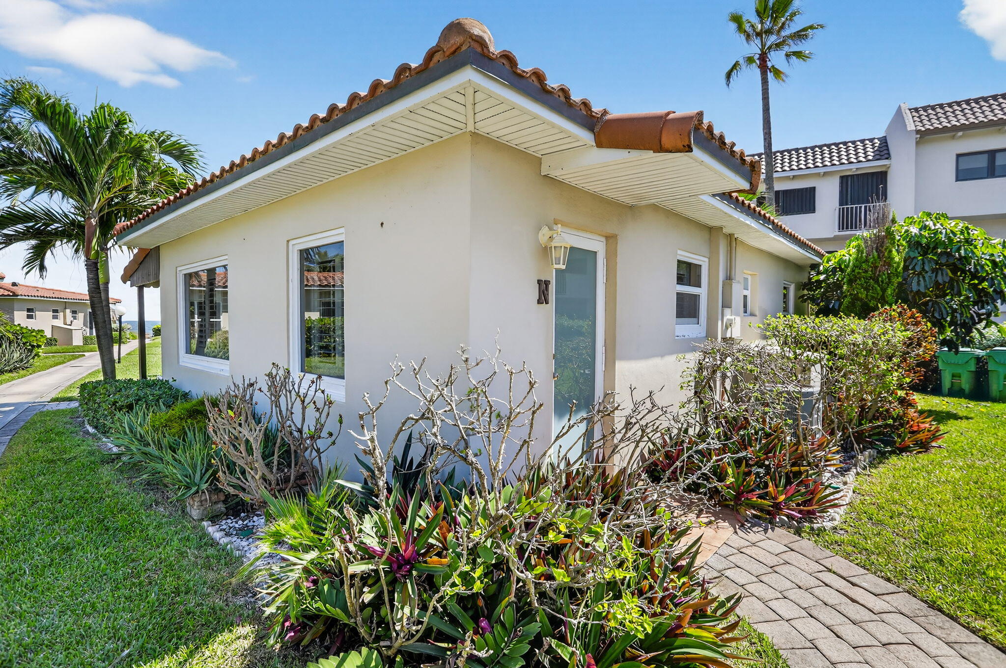 1225 Hillsboro Mile N2