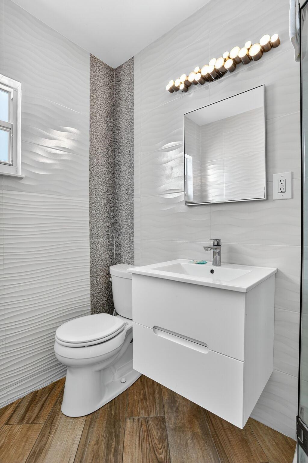 1225 Hillsboro Mile N2