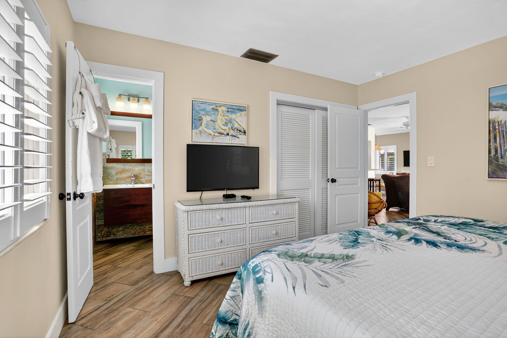 1225 Hillsboro Mile N2
