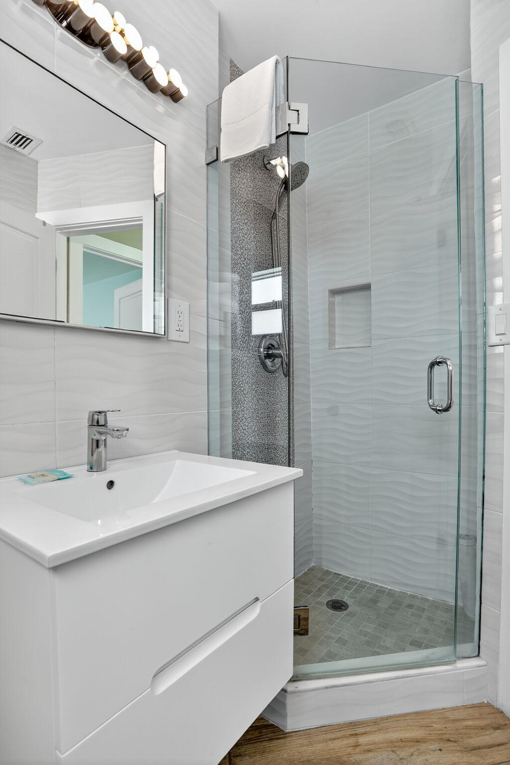 1225 Hillsboro Mile N2