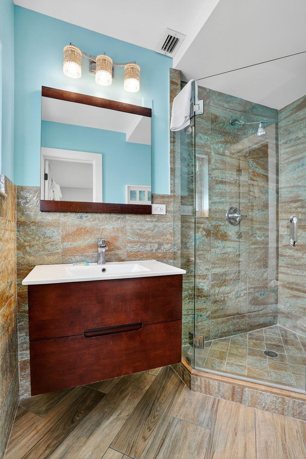 1225 Hillsboro Mile N2