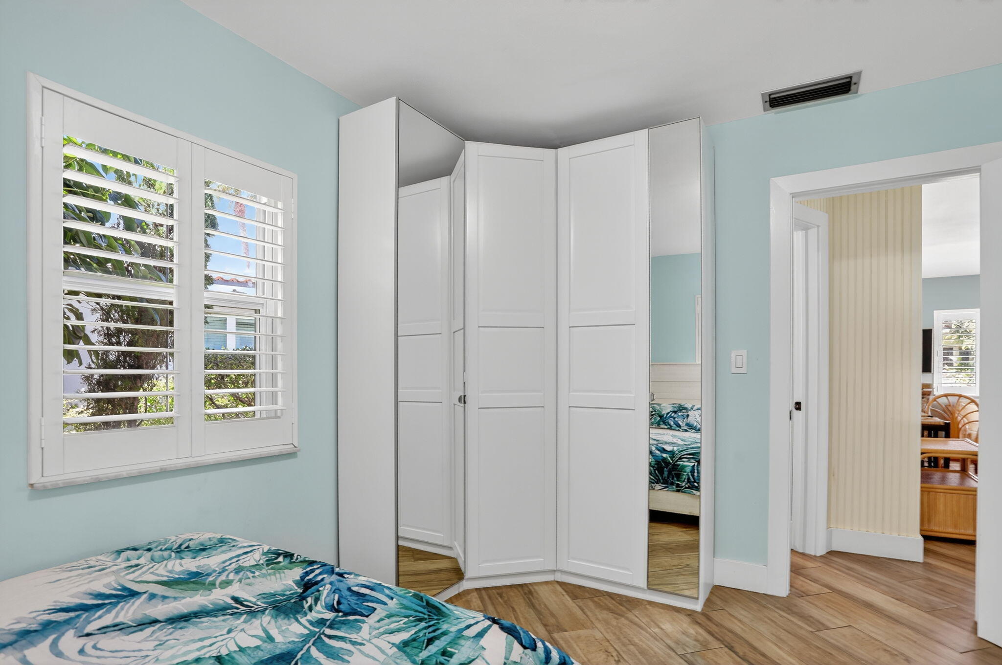 1225 Hillsboro Mile N2