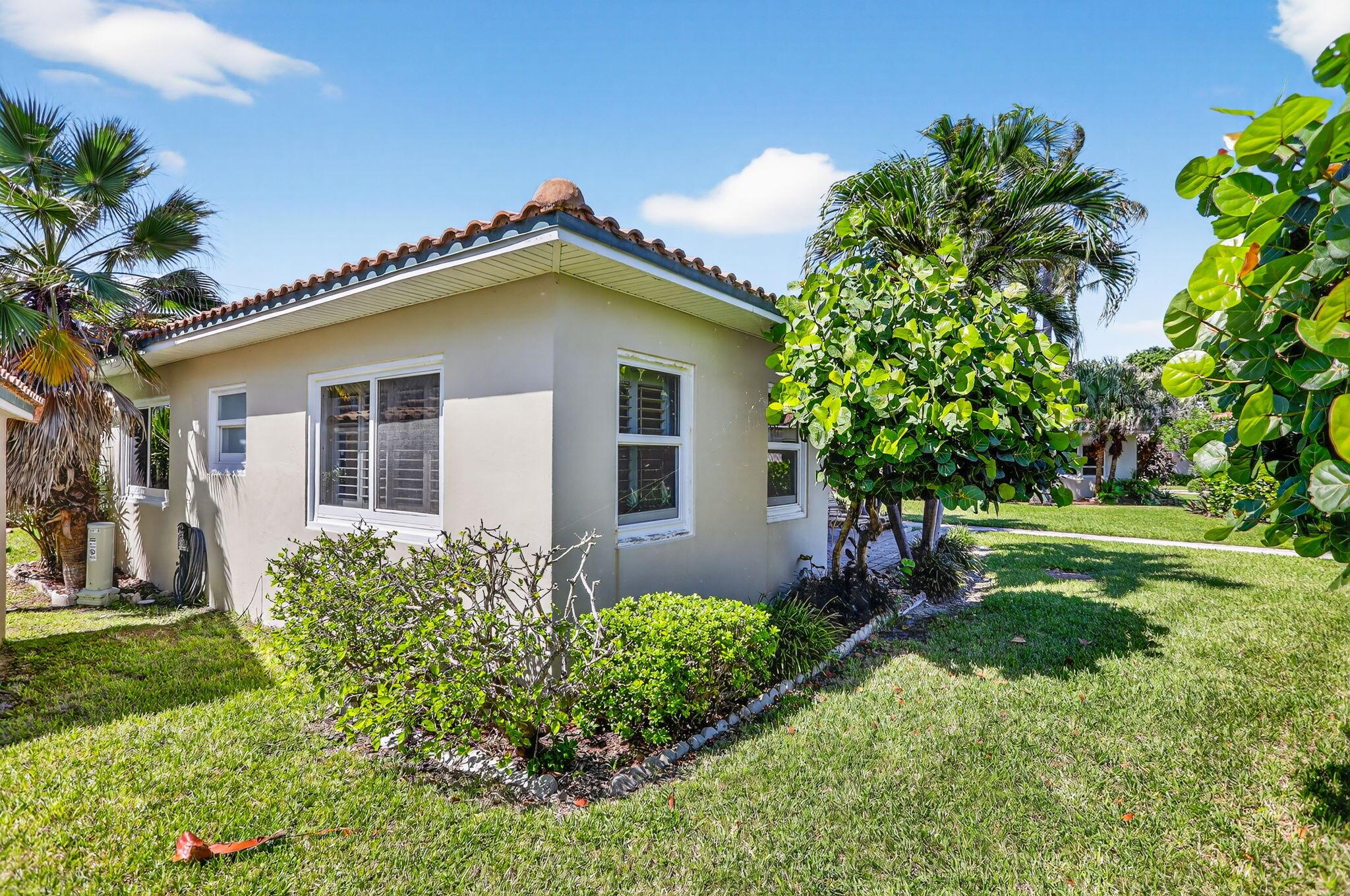 1225 Hillsboro Mile N2