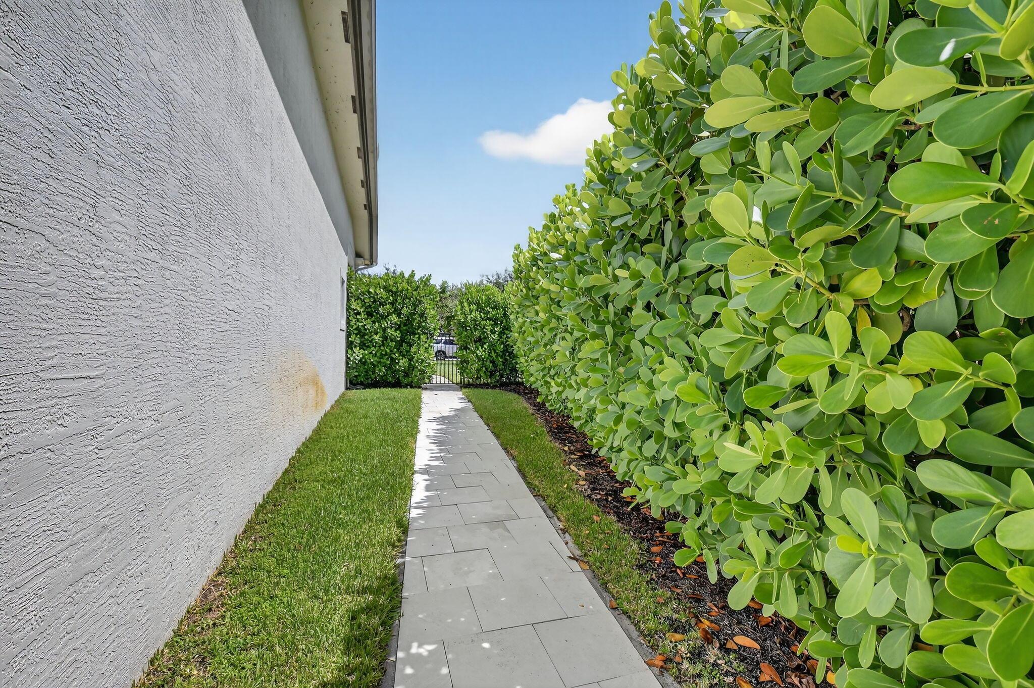 16892 Strasbourg Lane